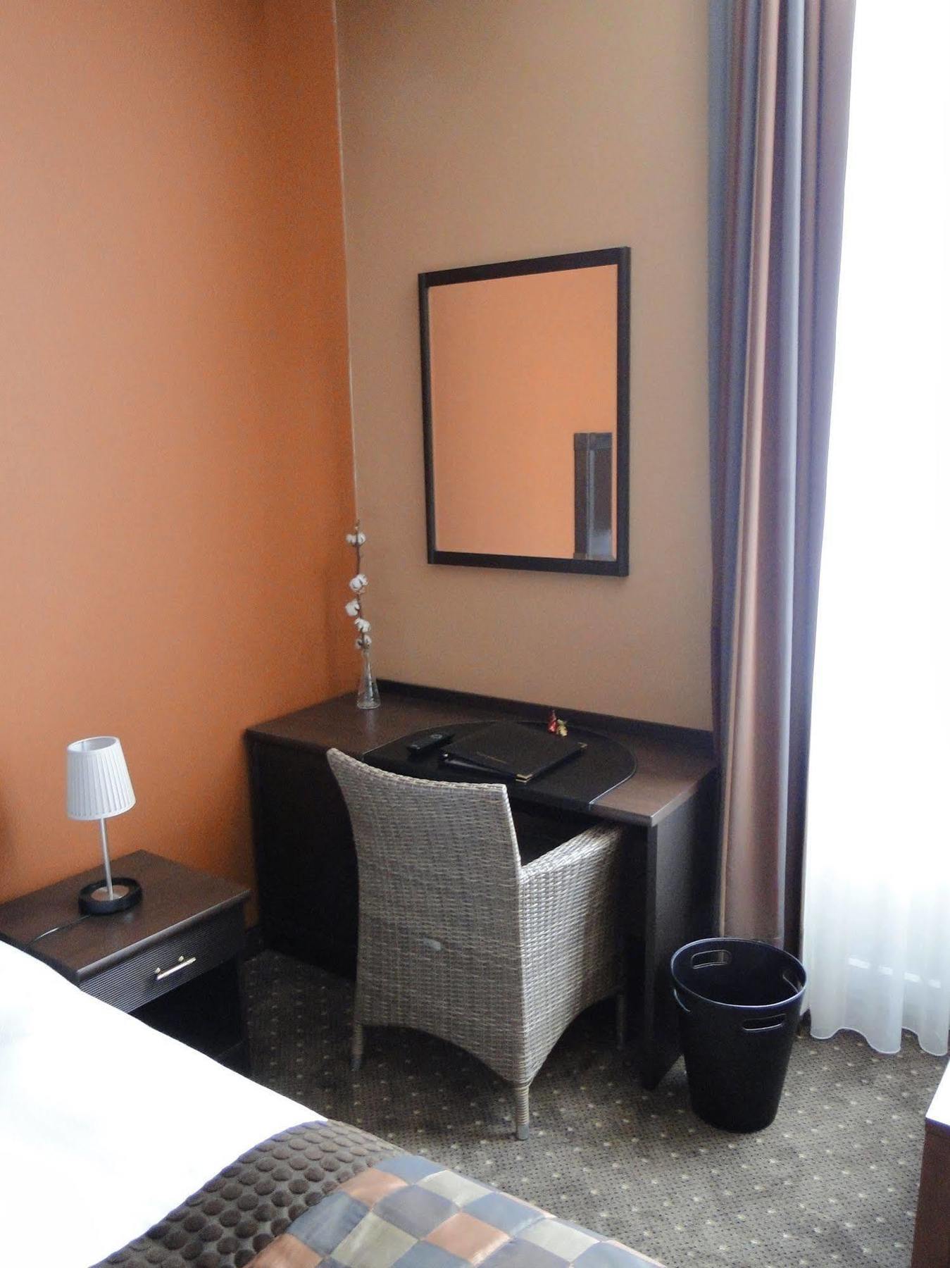 Hotel Malon Льовен Екстериор снимка