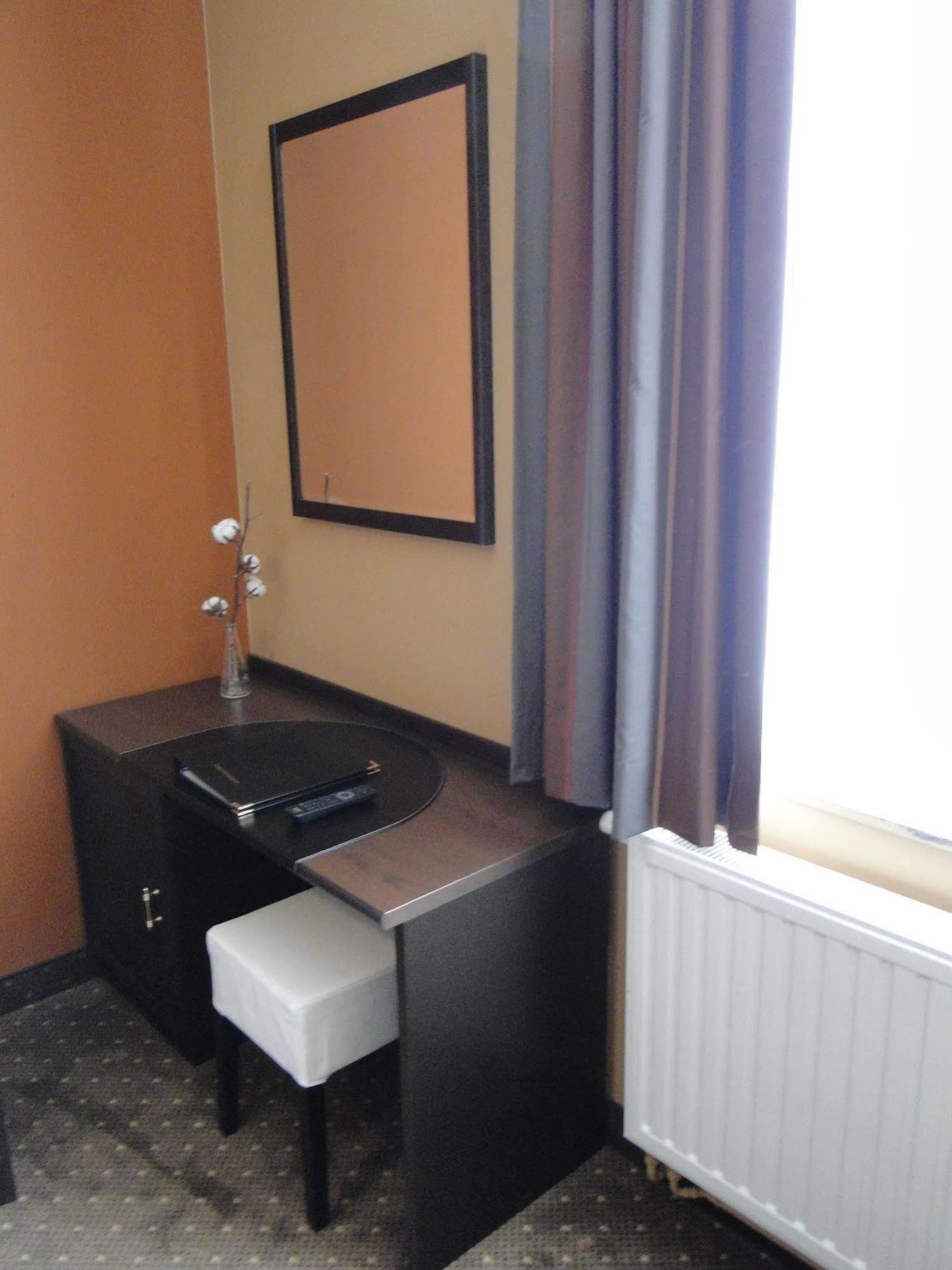 Hotel Malon Льовен Екстериор снимка